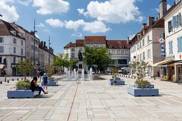 Detente Au Centre-Ville - Lons-Le-Saunier Εξωτερικό φωτογραφία